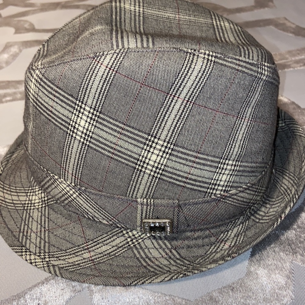 Hat - Picture 3 of 6